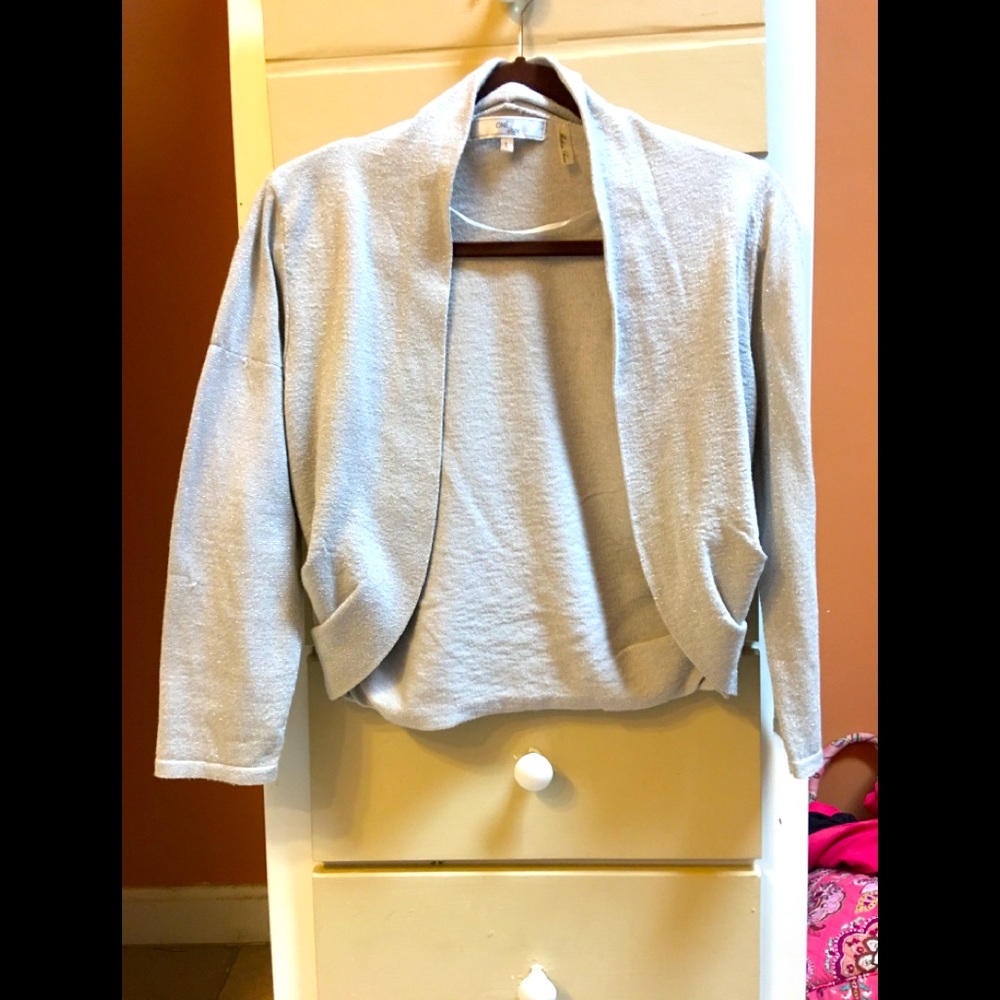 Shrug grey